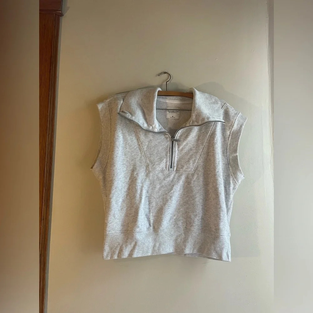 Abercrombie & Fitch Light Gray Sleeveless Half-Zip Top